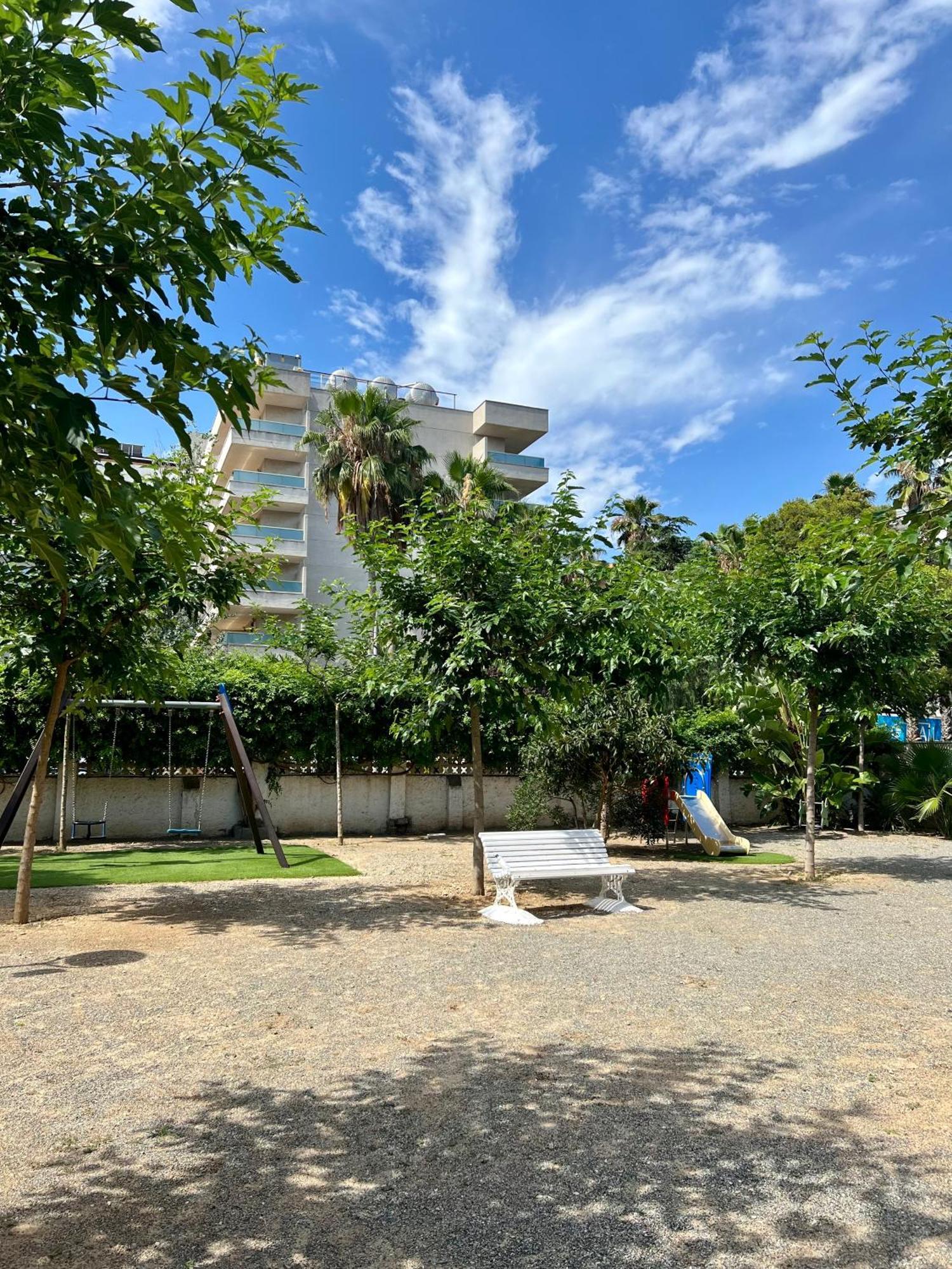 Second Home Salou Bagian luar foto